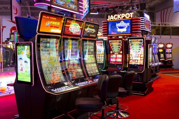mbo88 no-commission baccarat live dealer table with card dealing